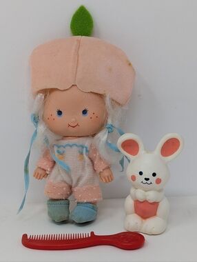 Strawberry Shortcake Apricot Doll w/ Pet Hopsalot Bunny Rabbit Vintage